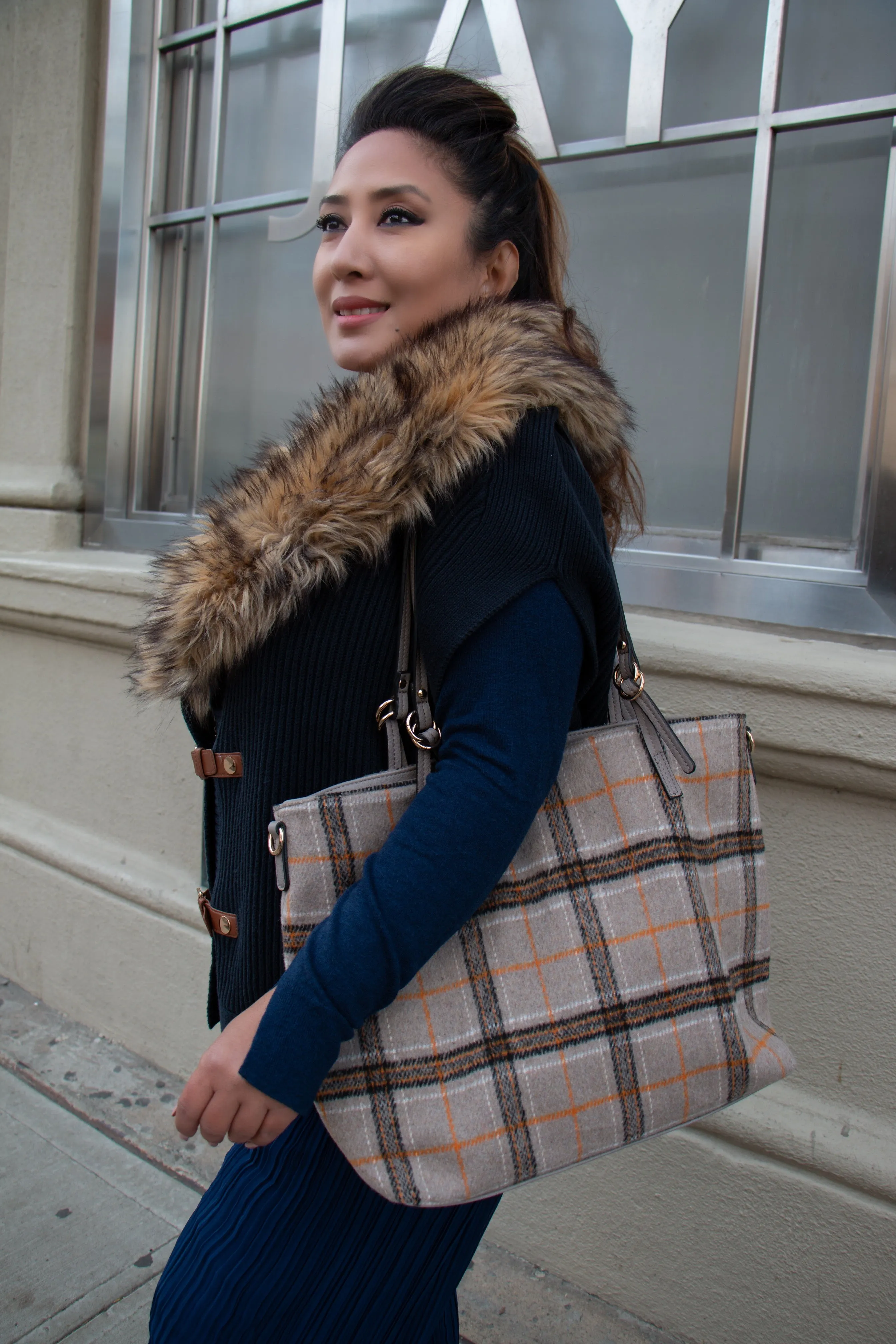 Plaid Zipper Top Closure Tote (Khaki)