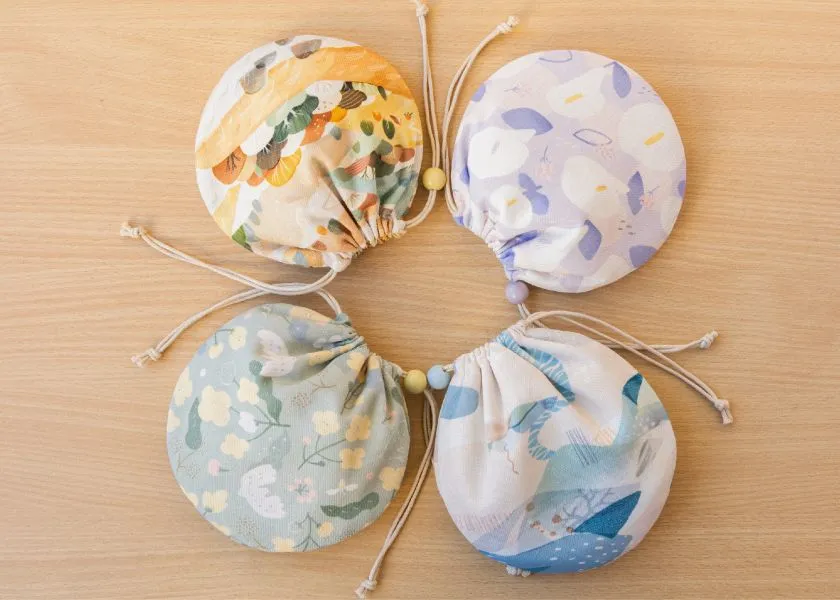 SOFT LIVING: Small Round Drawstring Pocket