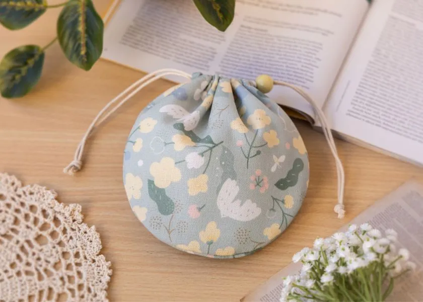 SOFT LIVING: Small Round Drawstring Pocket