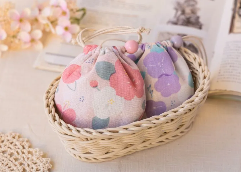 SOFT LIVING: Small Round Drawstring Pocket