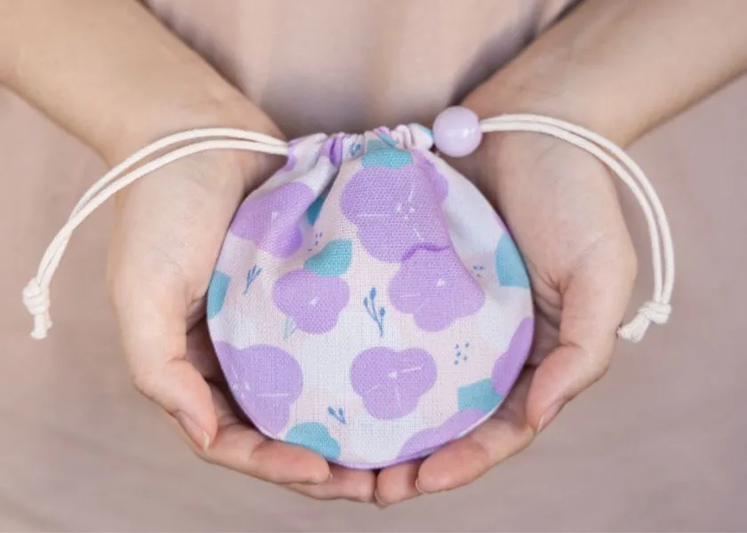 SOFT LIVING: Small Round Drawstring Pocket