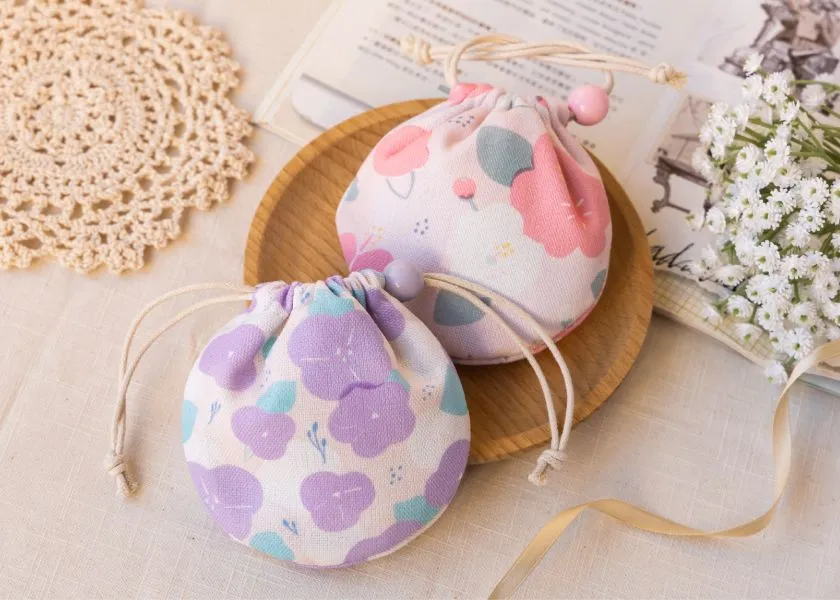 SOFT LIVING: Small Round Drawstring Pocket